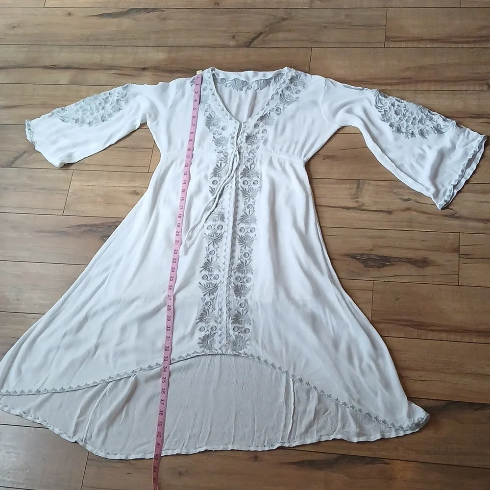 Women's White Boho Embroidered High Low Dress. Size M - Picture 12 of 17